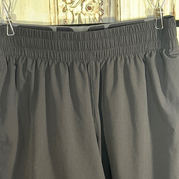 Under Armour Mens Black Shorts - Picture 4 of 8